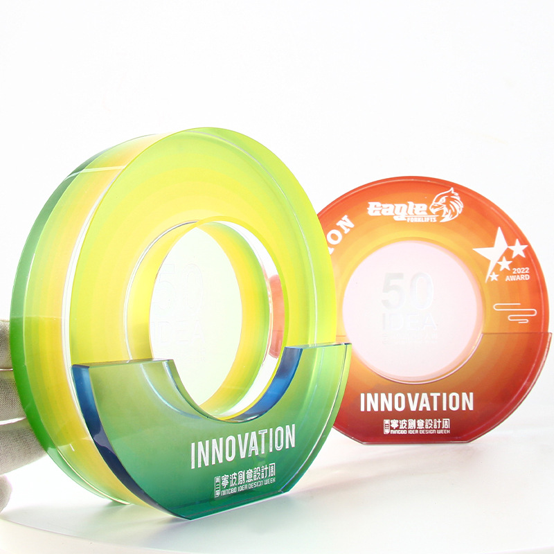 Producción de trofeos de cristal transparente creativo campeón conmemorativo empresa de alta gama excelente personal trofeo marca al por mayor