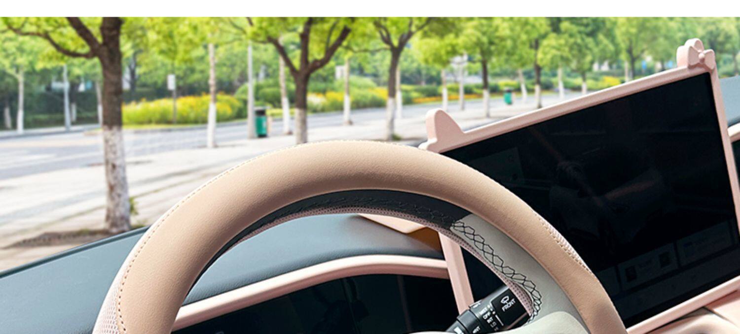 Suitable for 26 Geely Xingyue Models, Steering Wheel Cover Made of Ice Silk Leather with Anti-Slip and Wear-Resistant Features, Suitable for All Seasons, Interior Accessories