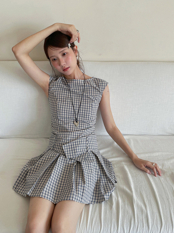 【瑪黒区少女】歌銘レトロな格子が腰のワンピースを収めます。|undefined