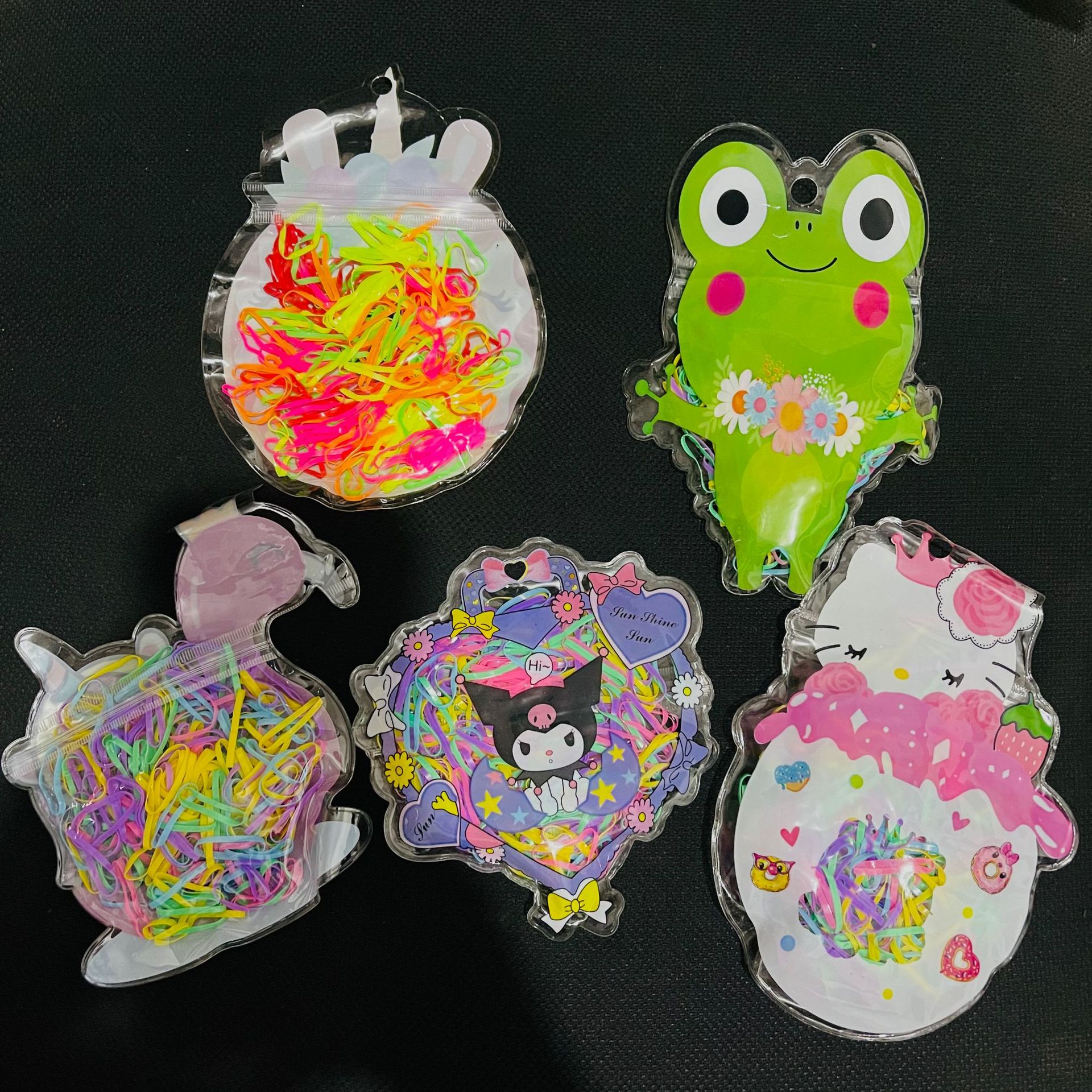 ��ɫ��װ��ͯƤ����Ƥ��һ���Է�Ȧ��ɫ�Է����ͷ��С��������