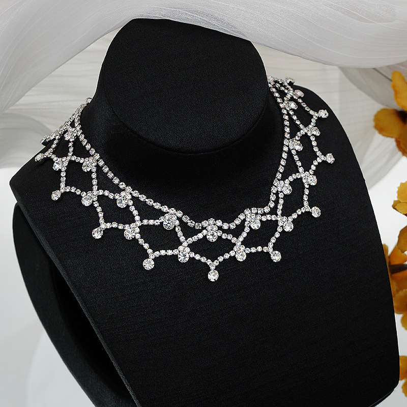 Collier Ras-du-cou Avec Chaîne À Griffes Et Strass Scintillants_voghion.com