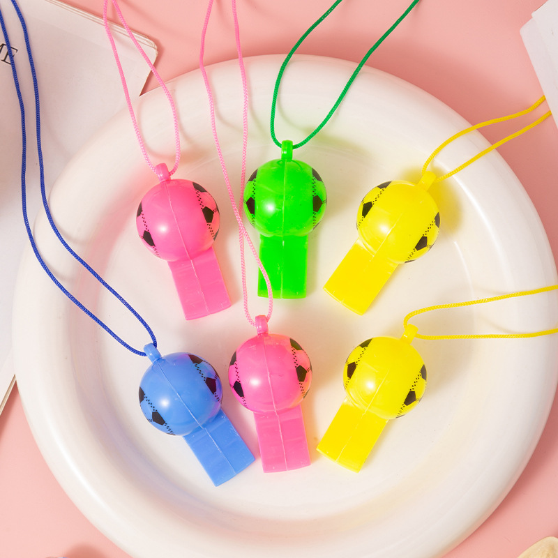 Copa del Mundo de fútbol silbato de plástico silbato sonriente árbitro silbato regalo para niños apoyos juguetes