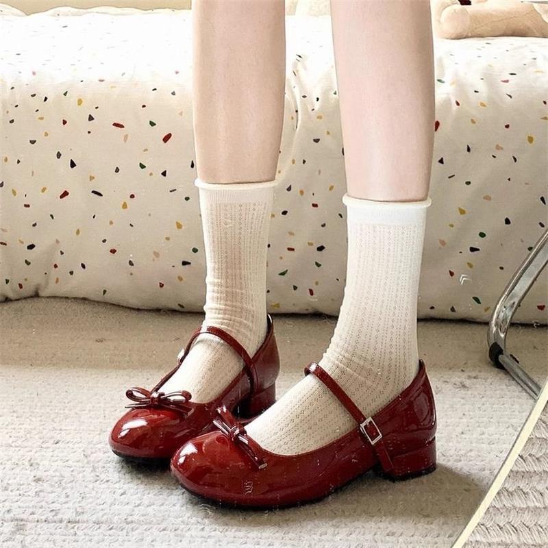 2026 nuevo verano de tacón bajo y poco profundo Marizhen zapatos de tacón grueso para mujeres dulces zapatos rojos jk zapatos de cuero pequeños