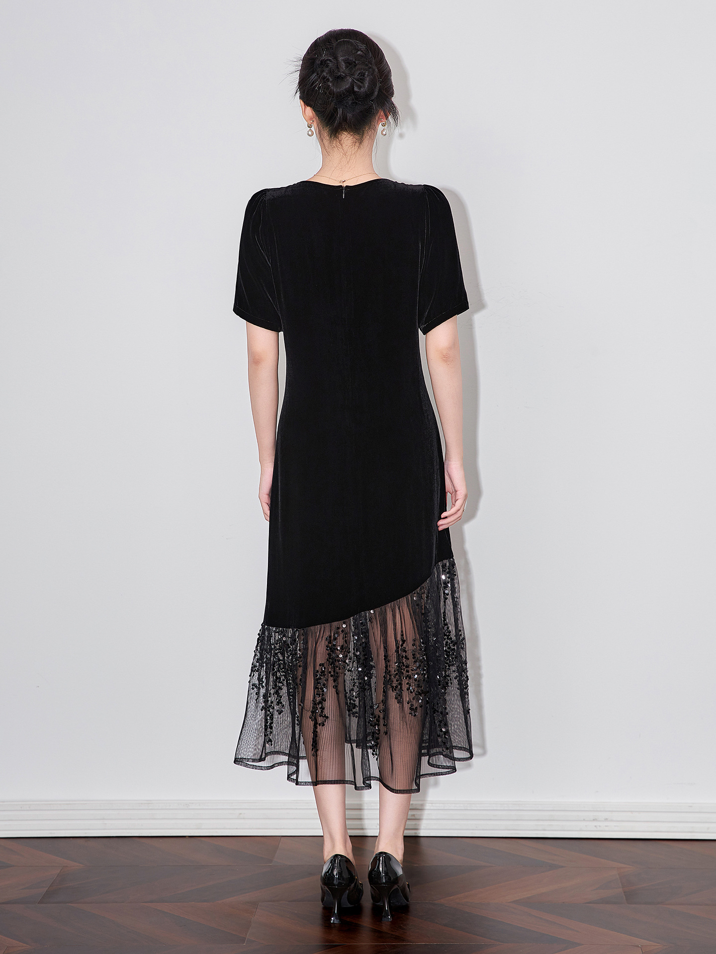 Đầm maxi nữ thắt eo phối lưới đính sequin và nhung — Màu đen