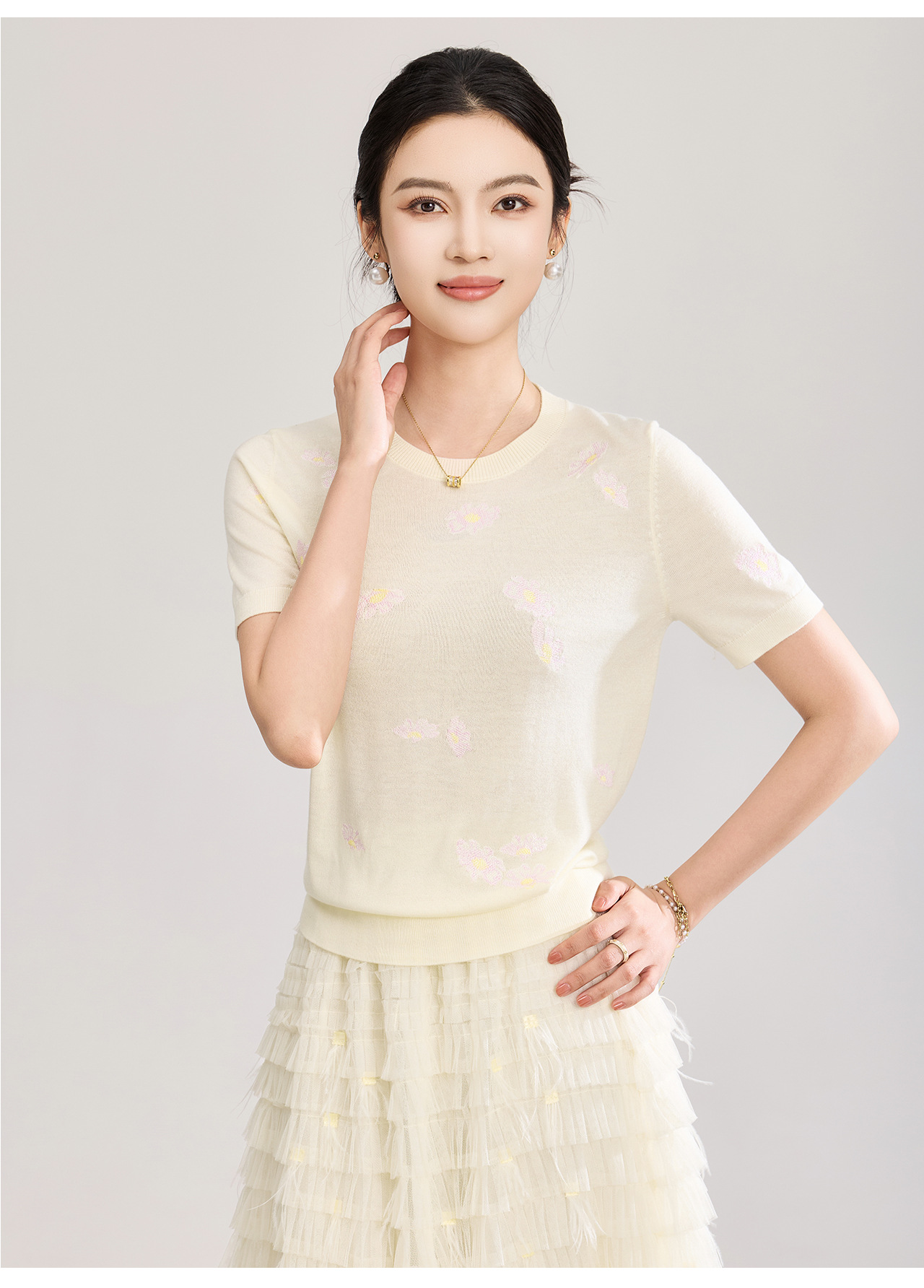 Áo thun cổ tròn len merino siêu mịn thêu hoa — màu trắng ngà chi tiết 16