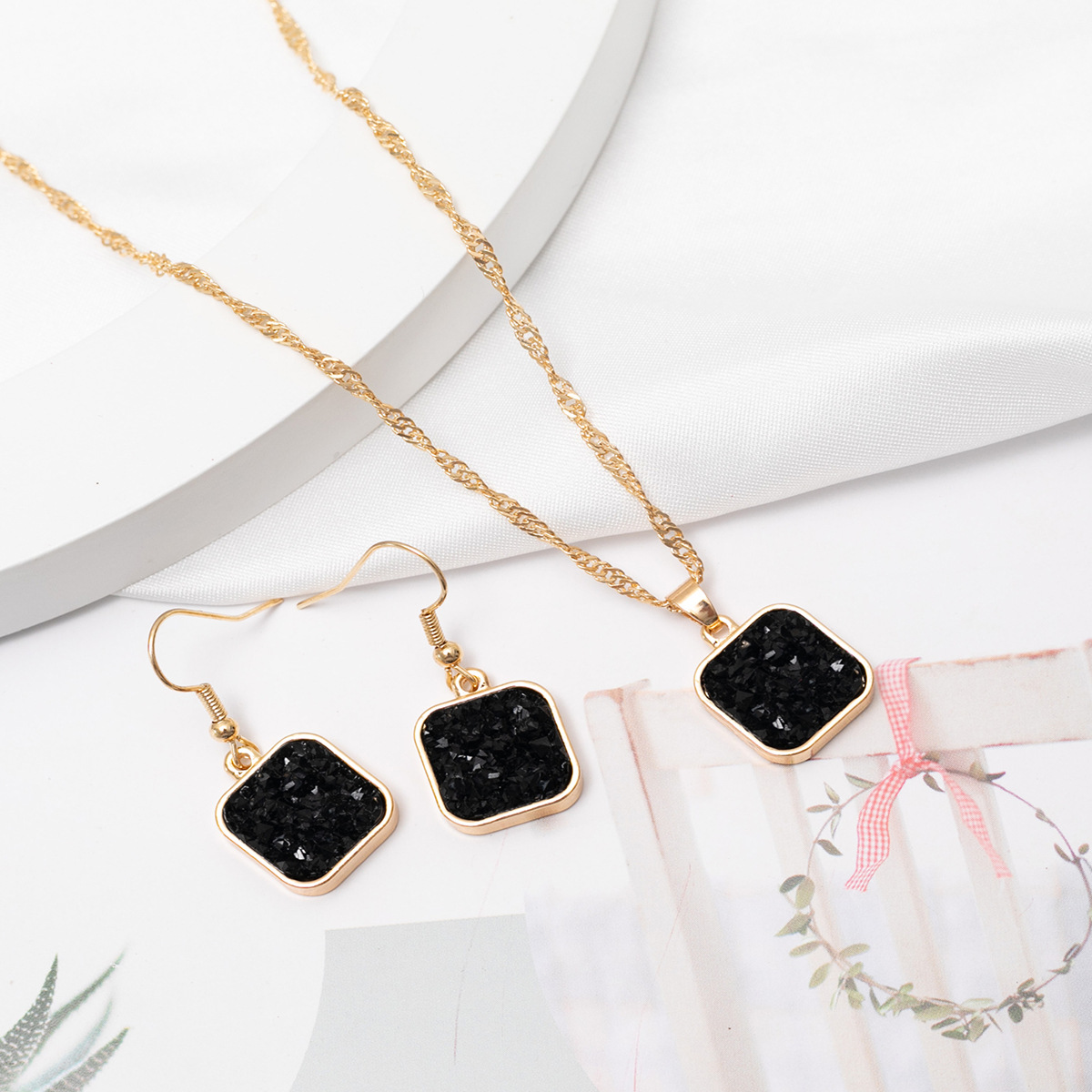 1 Set Simple Style Square Alloy Plating Women's Pendant Necklace display picture 11