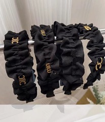 新款高級金屬字母褶皺寬邊發箍簡約百掿高顱頂壓發時尚氣質頭飾發