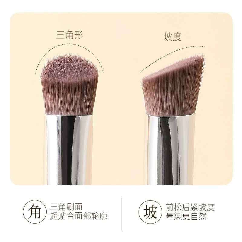 新しい斜めの三角アイロンはハイライトで顔の中を明るくします。涙の溝は跡がなくて、粉を食べません。|undefined