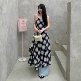 法式黑色格纹吊带连衣裙子女夏季2025新款高级设计感气质绝美长裙