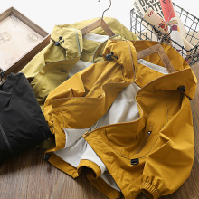 儿童冲锋衣2025春秋新款中大男孩子连帽夹克衫宝宝外套柔软户外服