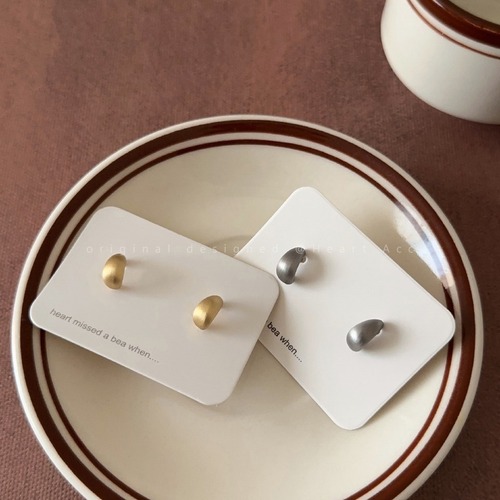 Q-version metal brushed C-shaped earring for women, summer minimalist niche design earrings, light luxury high-end, cool and indifferent style earrings