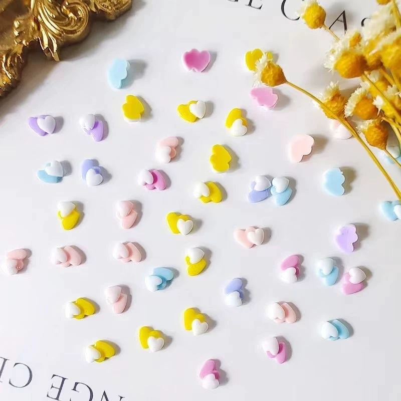 Макаронные двухцветные маникюрные украшения из смолы в форме маленького сердца, плоские аксессуары для маникюра с сердечками, оптом