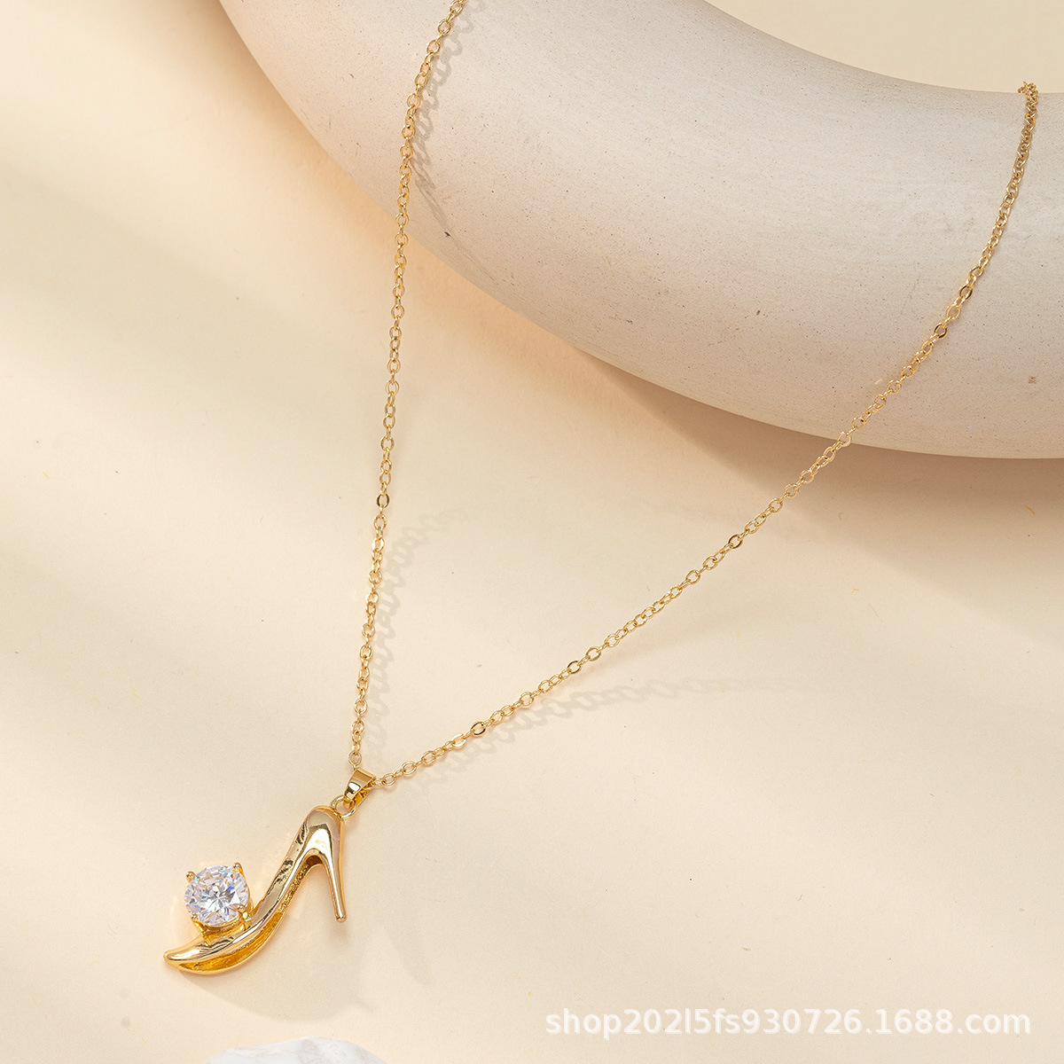 New Product: in the Mood for Love Necklace for Women, Korean Version, European and American Style, Copper Inlaid with Zircon, High Heels, Gold-Plated Jewelry Wholesale, Retro