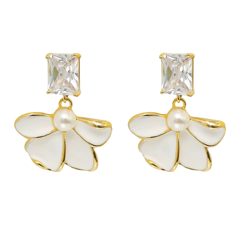 Retro design universal earrings, french style, light luxury style, flowered