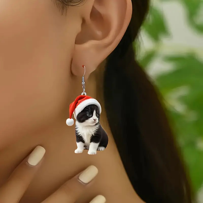 クロスボーダーのクリスマスはクリスマスの帽子をかぶっています。|undefined
