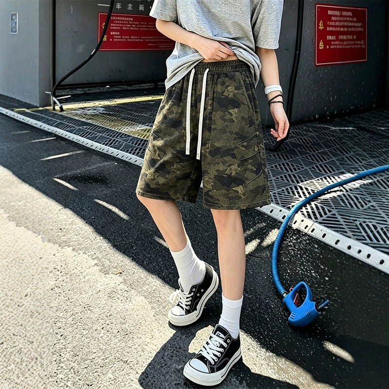 American Retro Camouflage Denim Shorts for Men, Summer Design with Patchwork, High Street Lumberjack Style, Wide-Leg Knee-Length Shorts