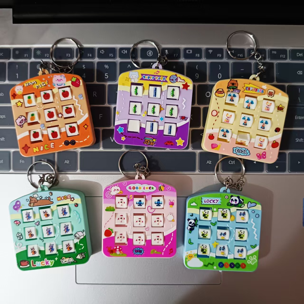 Mini dibujos animados puzzle tic-tac