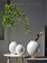 新中式白色陶瓷花瓶高级感侘寂风插花器简约复古装饰民宿陶罐摆件