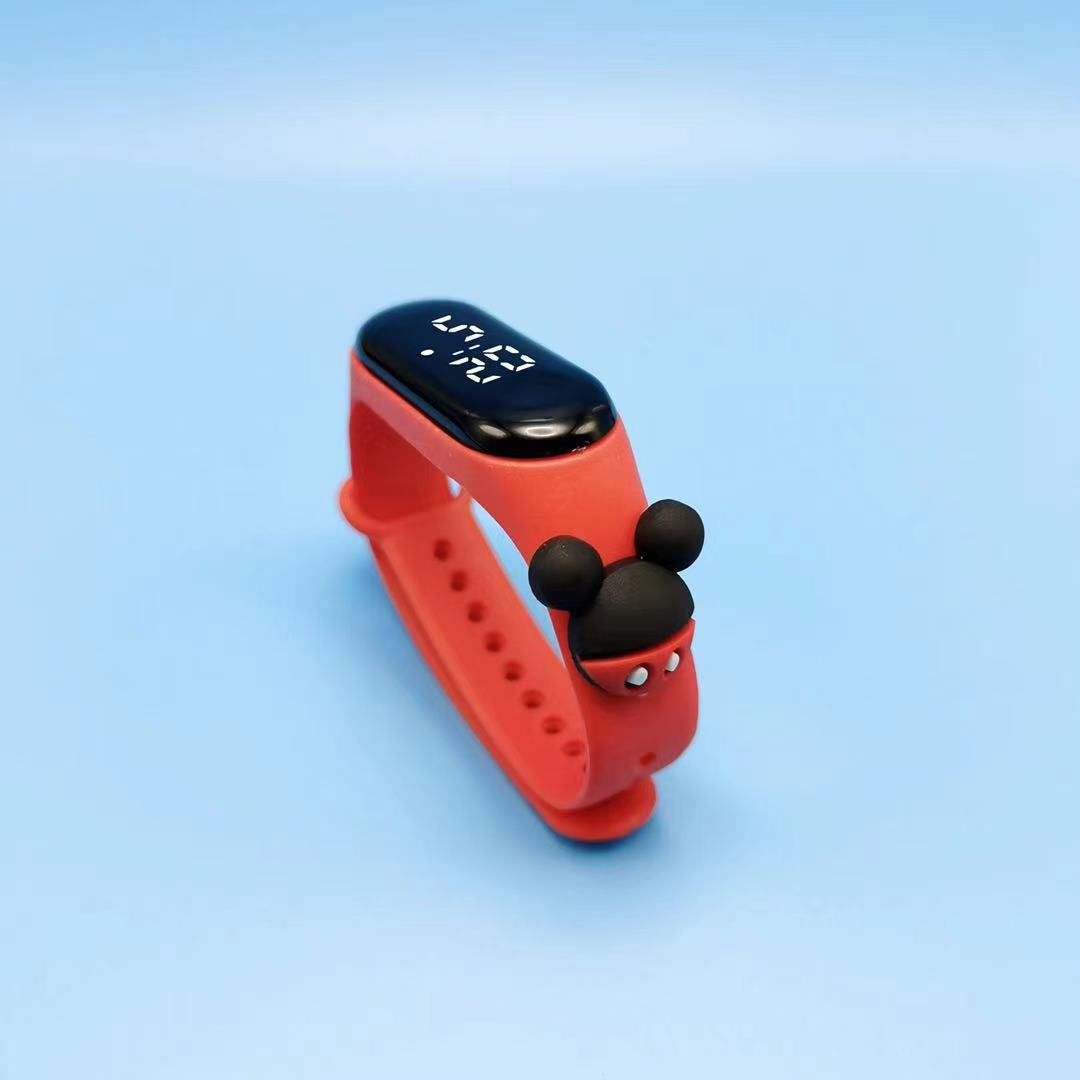 Reloj de muñeca Reloj electrónico de anime Crayon Shin-chan Reloj de escuela primaria de jardín de infantes led a prueba de agua