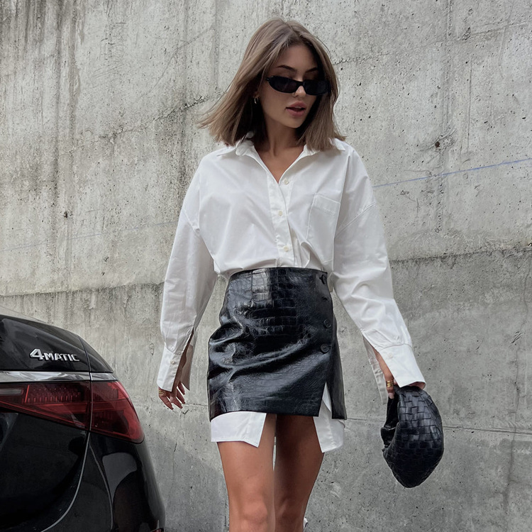 Elegante tweedelige dames set met wit overhemd en rok_voghion.com