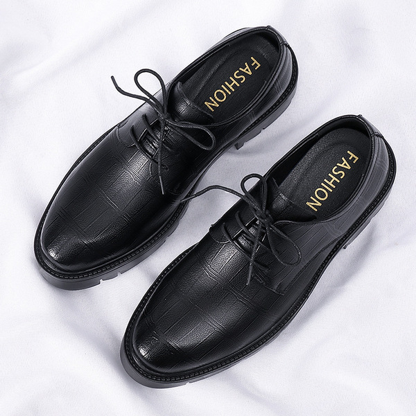 Men's shoes with hidden heel