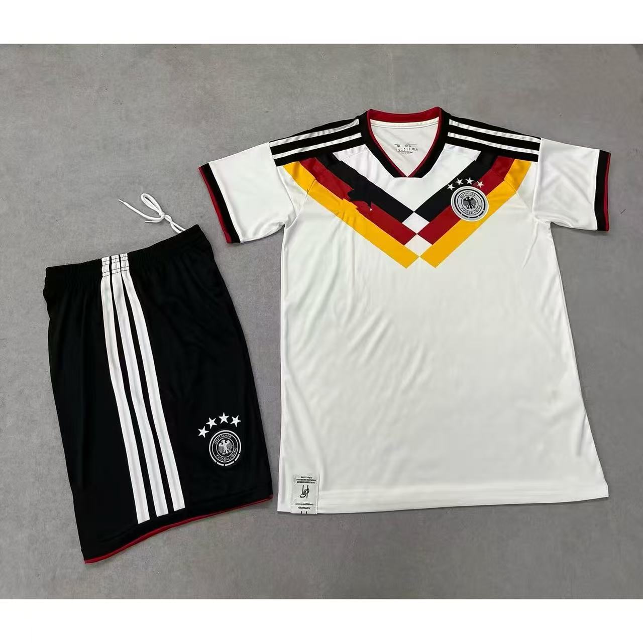 Equipación de casa de Alemania 2026