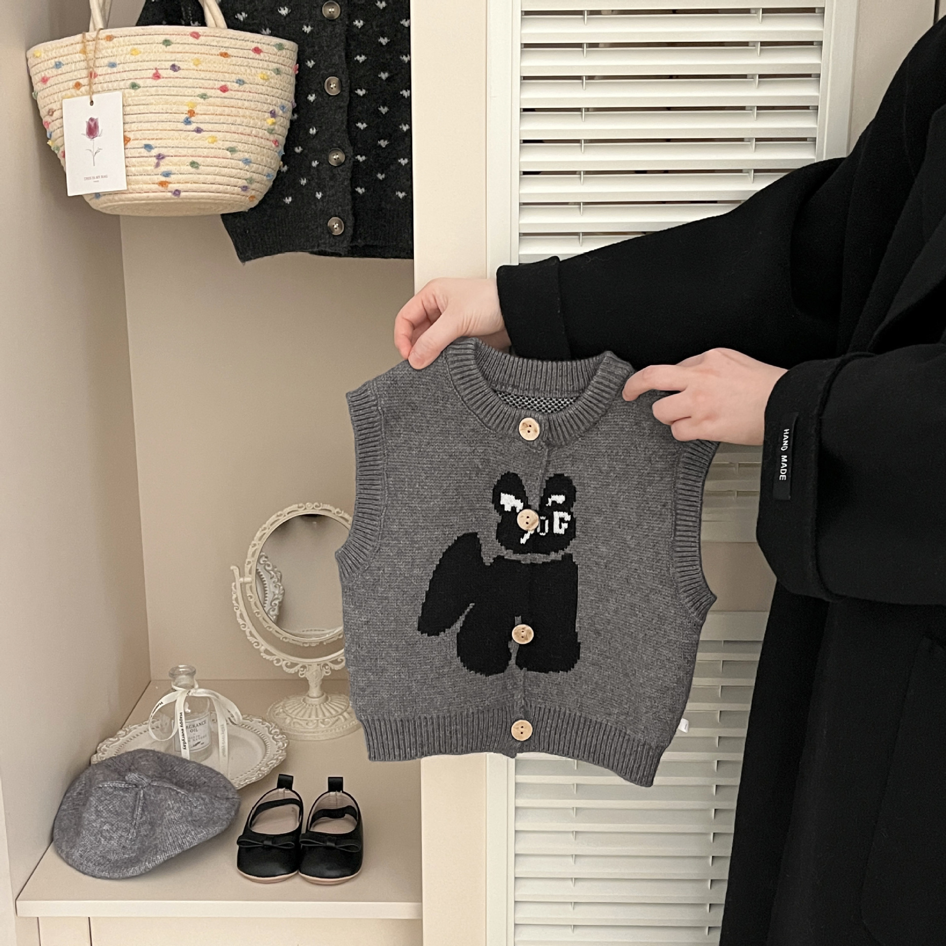 Niñas chaleco de punto cardigan chaleco de otoño nuevo estilo extranjero caricatura bebé gato chaleco suéter bebé vestido con hombro