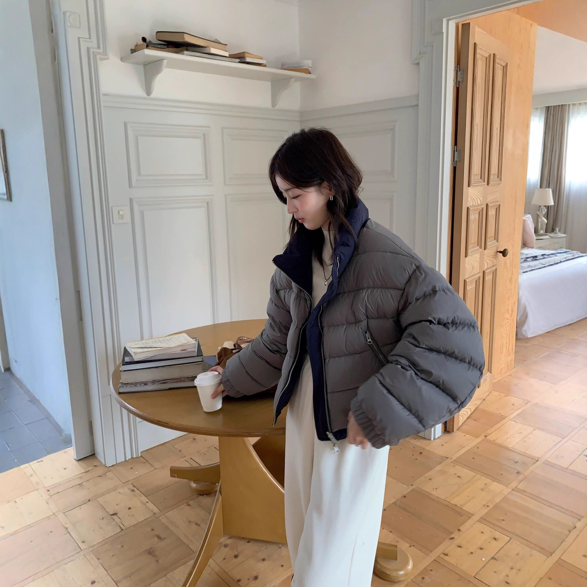 Ropa de algodón corta para mujeres de invierno 2025 nuevo estilo de doble cara ropa de moda chaqueta de algodón ligera y delgada comercio exterior en vivo
