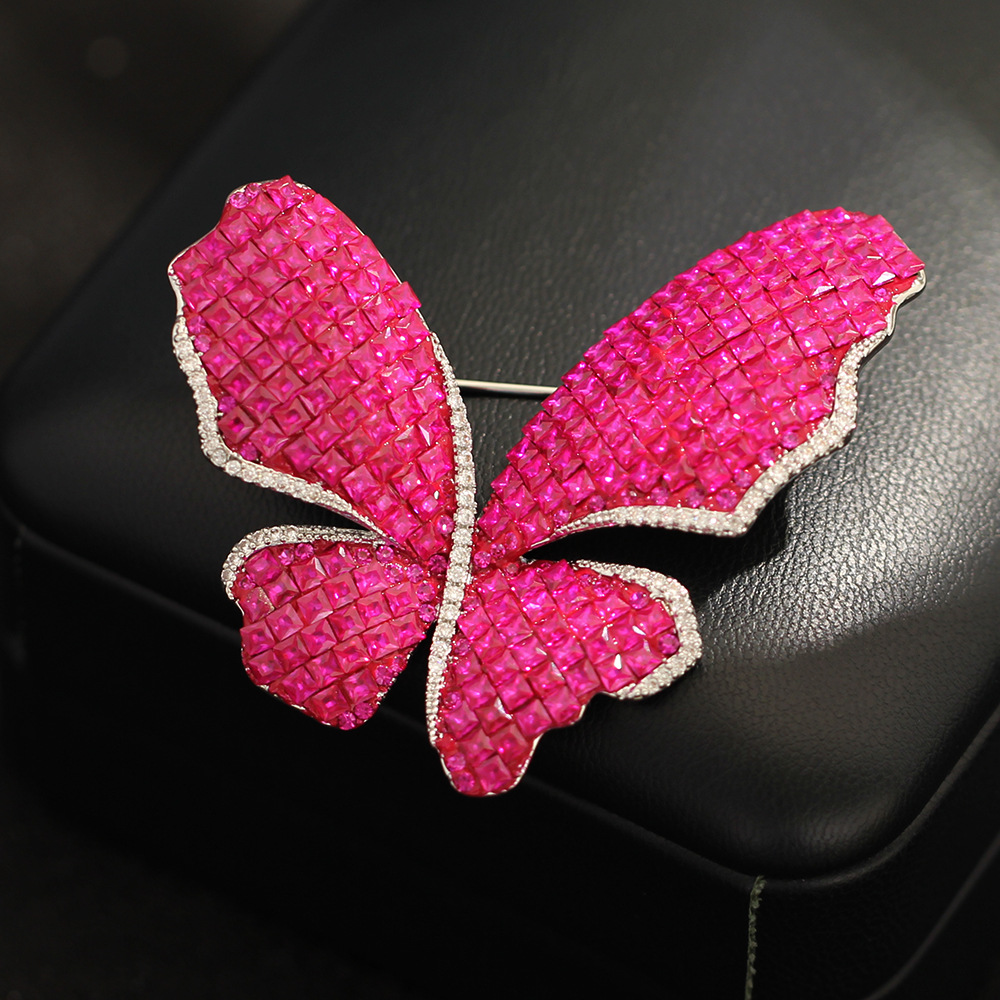 Elegant retro brooch
