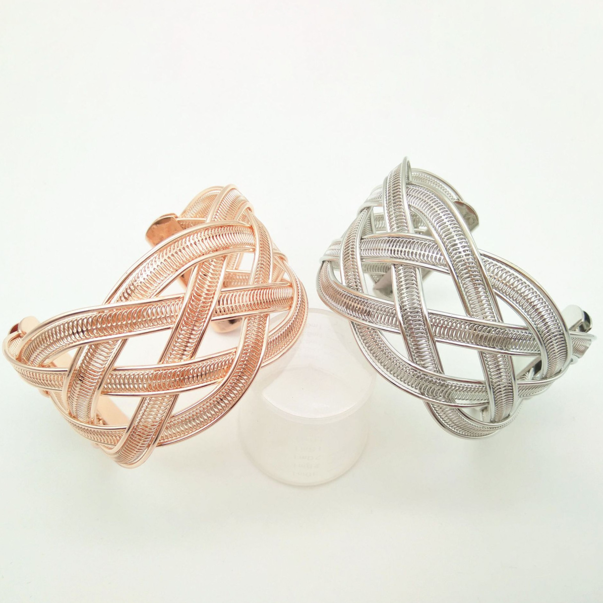 Super amplia superficie tejida malla de superficie abierta pulsera Internet celebridad pulsera hueco moda retro elegante fábrica al por mayor