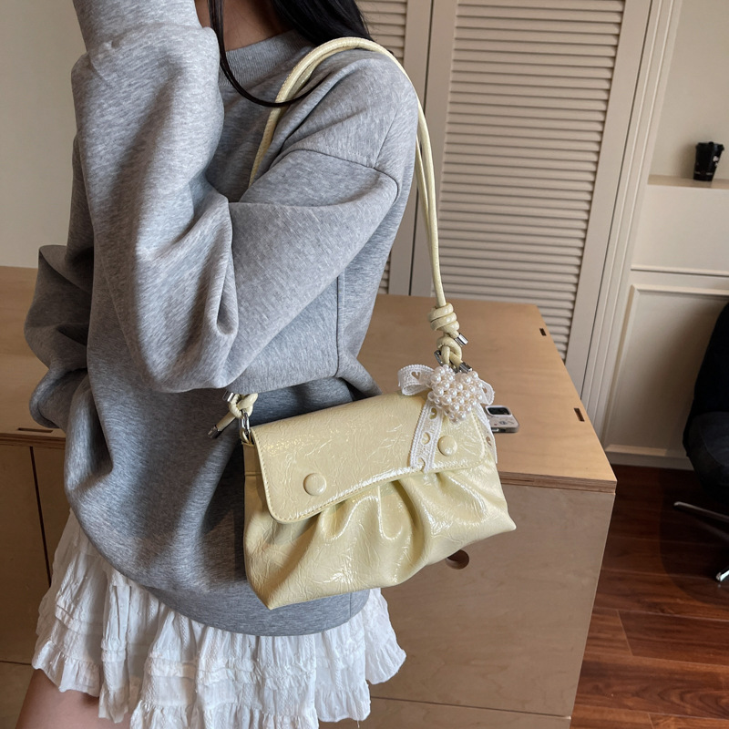 Bolso cuadrado pequeño estilo pop plisado popular de verano para mujer 2025 nuevo bolso de hombro de estilo occidental de todo fósforo bolso de axila de moda de nicho