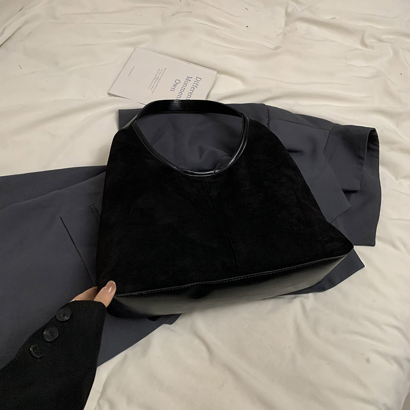 Textura de gran capacidad 2024, otoño y invierno, nuevo tipo de moque esmerilado, bolso de hombro, bolso de hombro de nicho