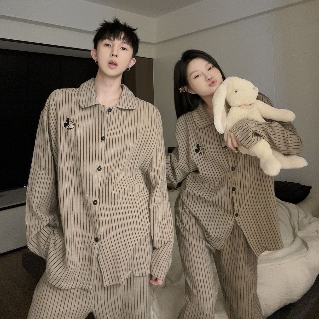 Primavera y otoño pijamas mujeres dulces lindos dibujos animados Mickey rayas simples pareja ropa de vestir para hombres comercio exterior al por mayor