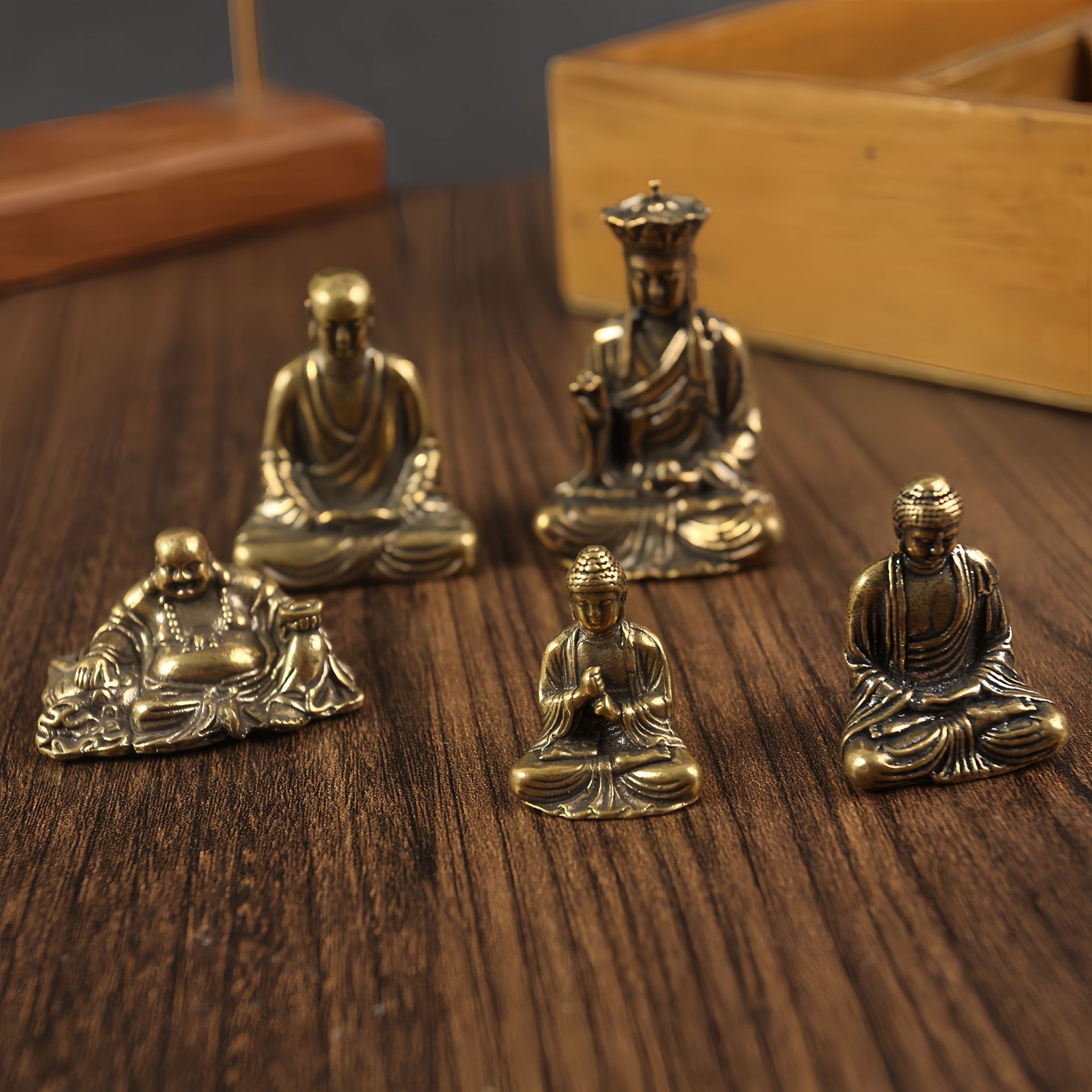 Brass Vairocana Buddha, Tang Monk, and other Buddhist statues, temple ornaments, metal crafts, religious items, small decorative pieces.