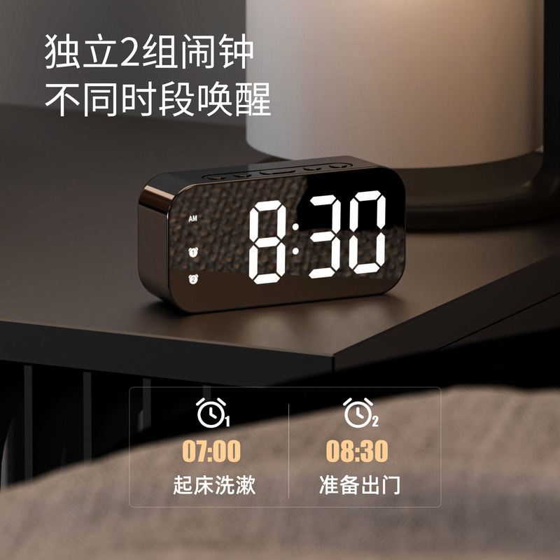プライベートモードのシンプルなLED電子目覚まし時計の学生は電気を入れます。|undefined