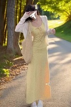 黄色吊带碎花连衣裙子女夏季2025新款小个子显瘦套装穿搭a字短裙