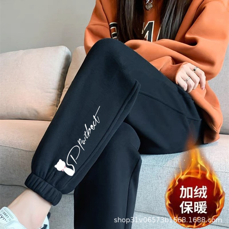 흰색 고양이 레깅스와 벨벳 팬츠