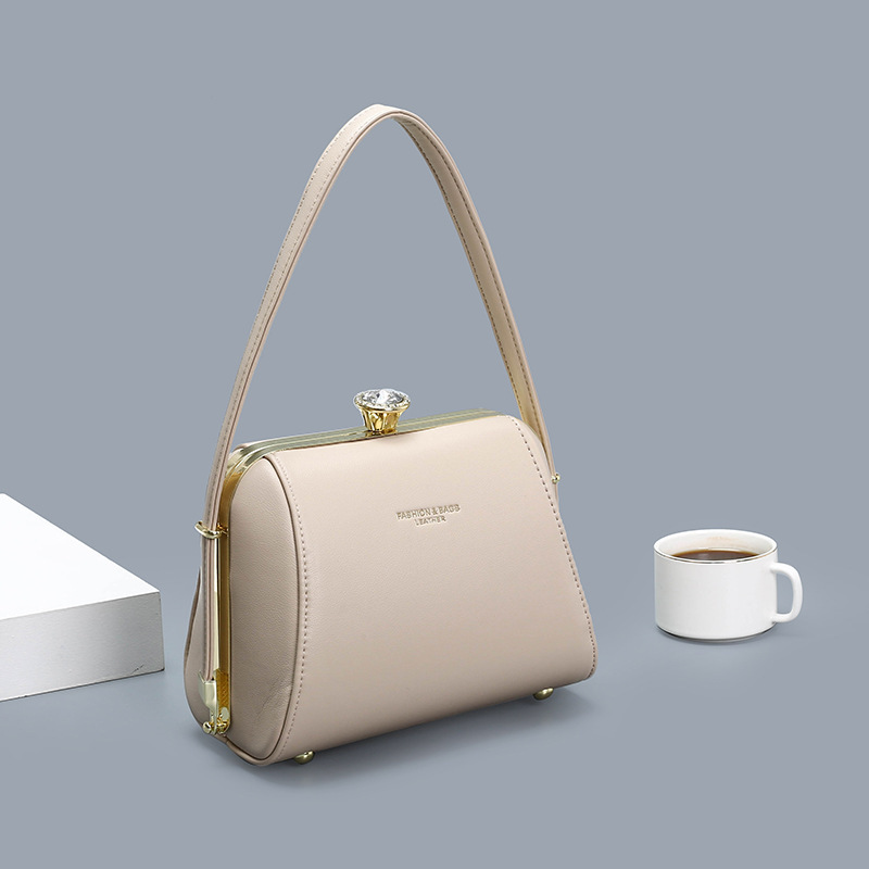Wholesale Clip-On Handbags, New Fashion High-End Small Square Bags, Large Capacity Shoulder Crossbody Bags, Textured Clip-On Bags Wholesale Clip-On Handbags, New Fashion High-End Small Square Bags, Large Capacity Shoulder Crossbody Bags, Textured Clip-On Bags