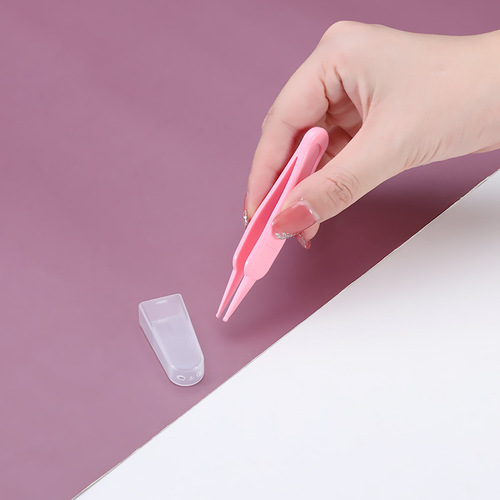 Newborn baby toiletries, baby booger clips, baby daily cleaning tweezers, plastic cleaning tweezers