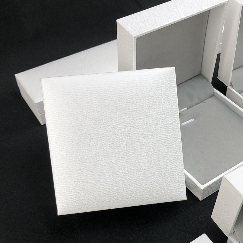 ホワイトレザーフィリング直角フリップトップジュエリーボックスリングペンダントイヤリングファッションジュエリー包装ボックス工場直販