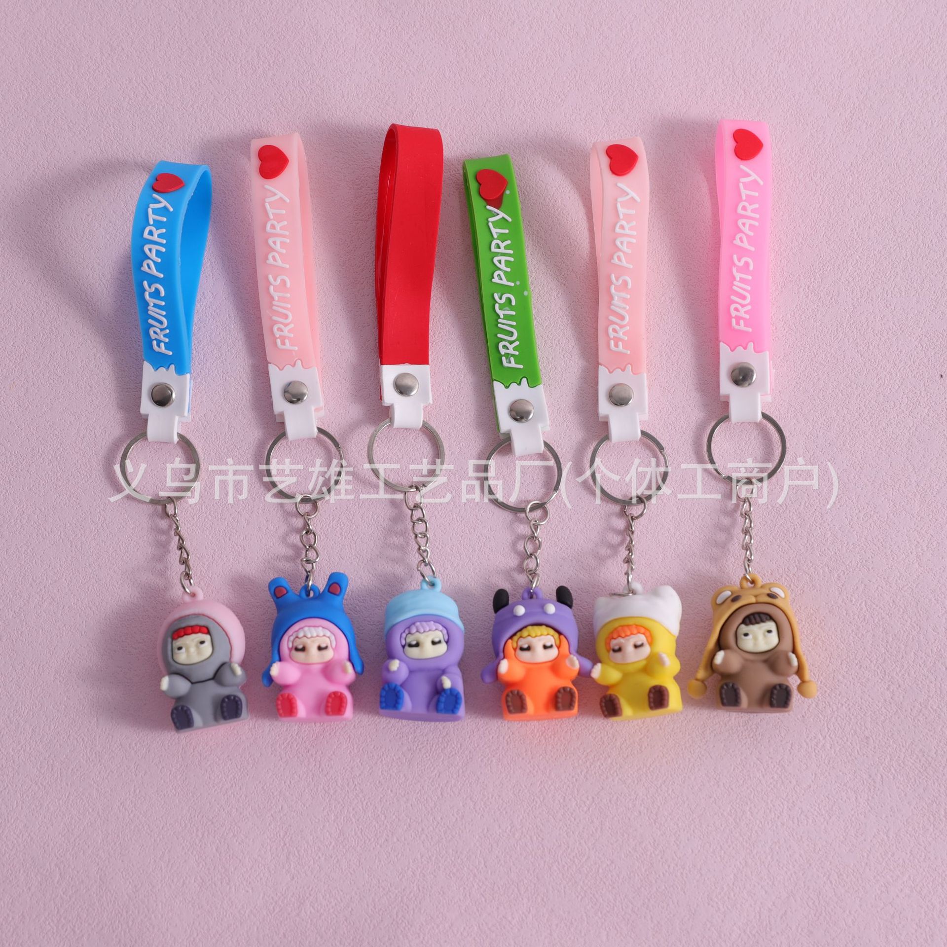 Nuevo estilo de dibujos animados de PVC huevo llavero de fiesta muñeca pequeña decoración creativa pegamento suave adorable colgante al por mayor