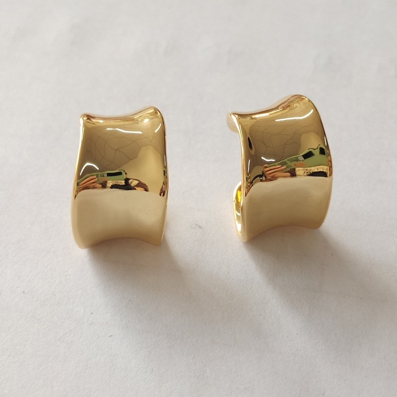 1 Pair Retro C Shape Solid Color Plating Copper 18k Gold Plated Ear Studs display picture 4