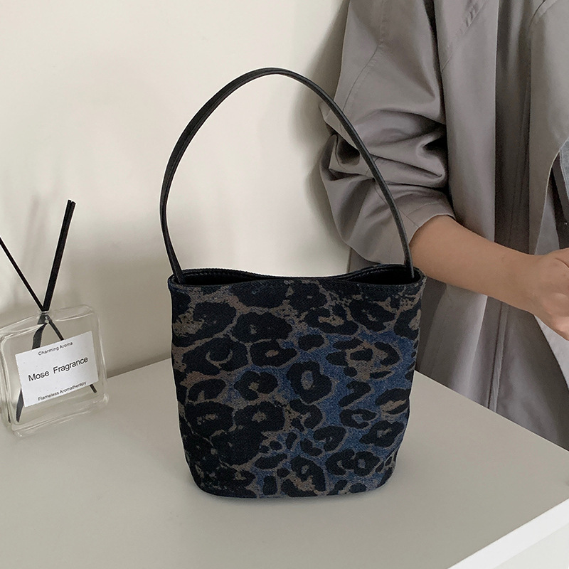 Fashion Black Leopard Print Lightweight Crossbody Bucket Bag, Niche Handheld Shoulder Underarm Bag, 2025 New Denim Bag - Thumbnail 2