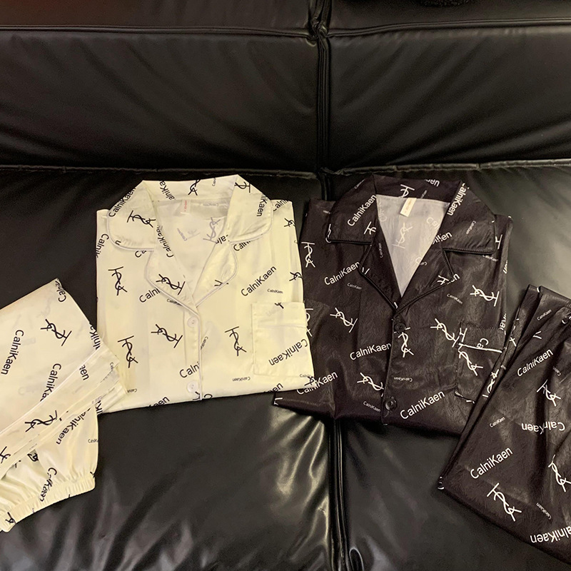 Los pijamas japoneses de Mickey usan un hombre y una mujer de primavera y otoño de manga larga de seda de hielo de alto grado sentido más el tamaño de invierno