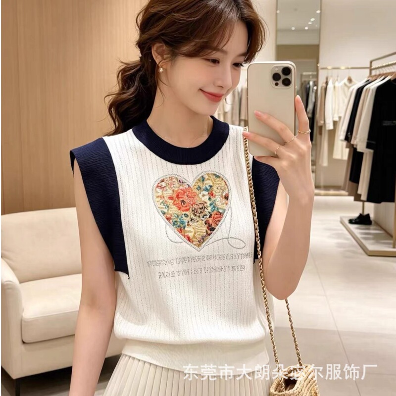 Summer New Style Color-Block Knit Top with Heart Patch and Rhinestones, Slim Fit, Versatile, Sleeveless Outerwear for Women Summer New Style Color-Block Knit Top with Heart Patch and Rhinestones, Slim Fit, Versatile, Sleeveless Outerwear for Women
