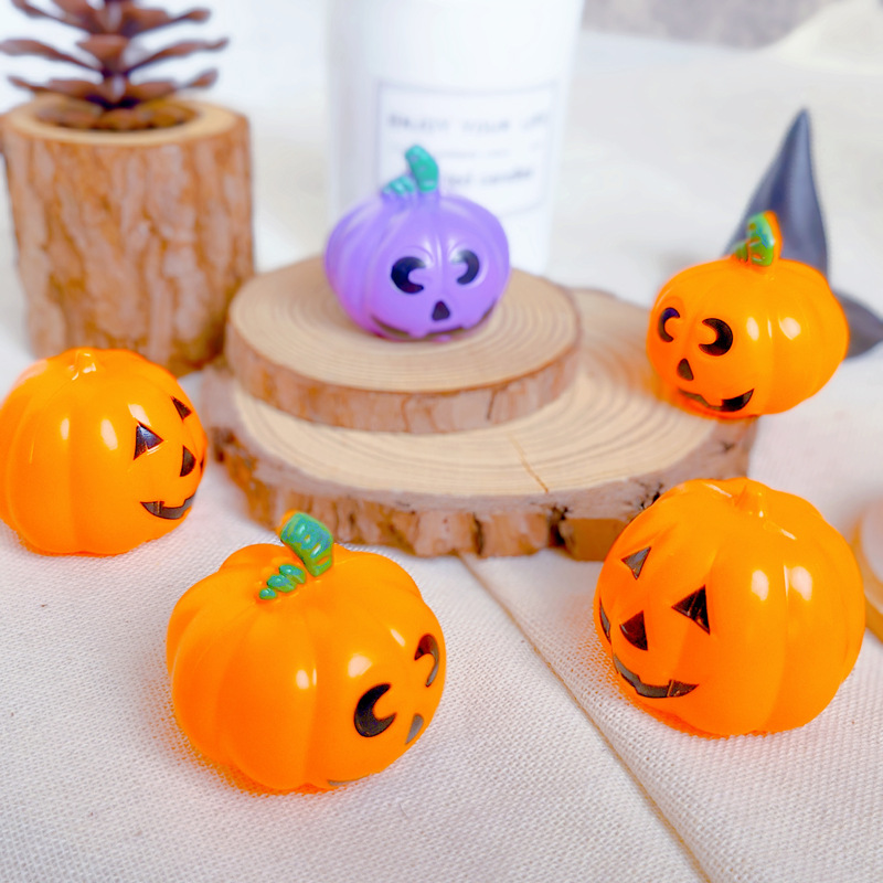 Fábrica directa de Halloween moldeado por soplado de plástico calabaza decoración de mesa DIY juguetes para niños una variedad de regalos para niños