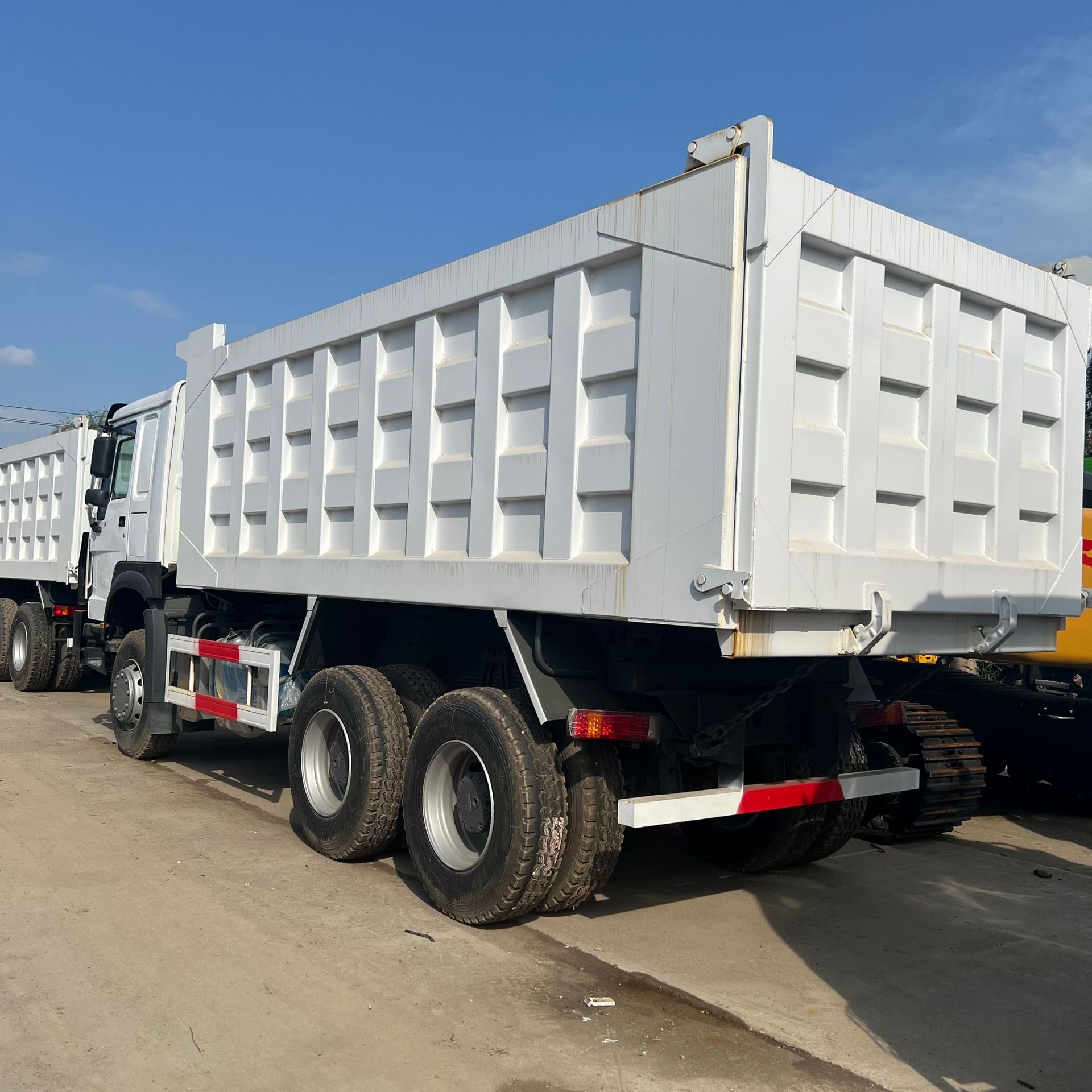Export to Africa of Heavy-Duty Engineering Dump Trucks, Howo 371 Dump Trucks, 10-Wheel Mining Transport Rear-Dump Dump Trucks