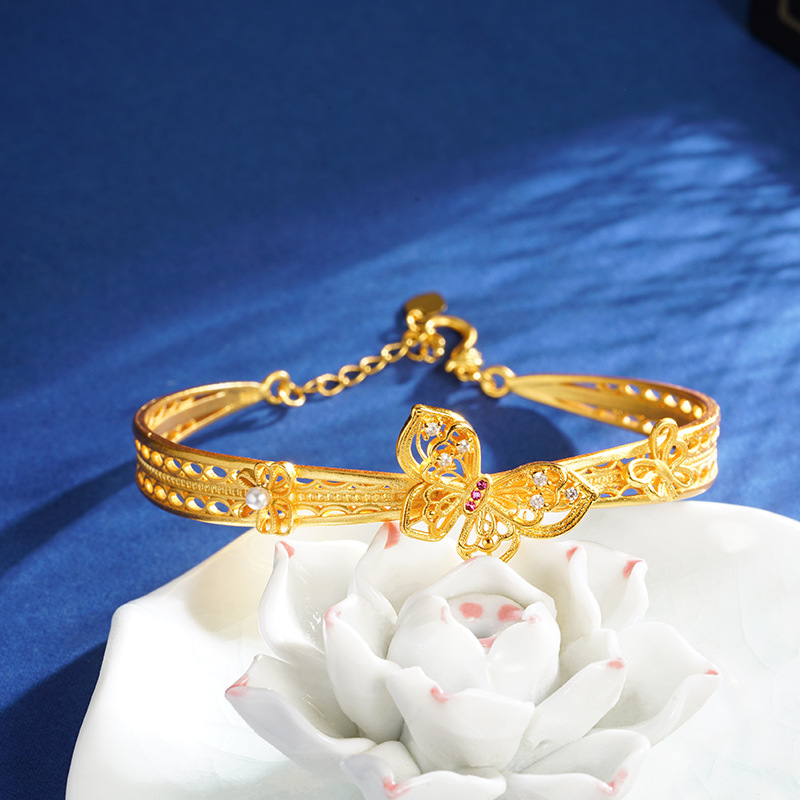 Vietnam Sha Jin Guochao hueco palacio estilo pulsera mariposa mujer simple imitación de oro ligero lujo alto sentido de la fuente de joyería