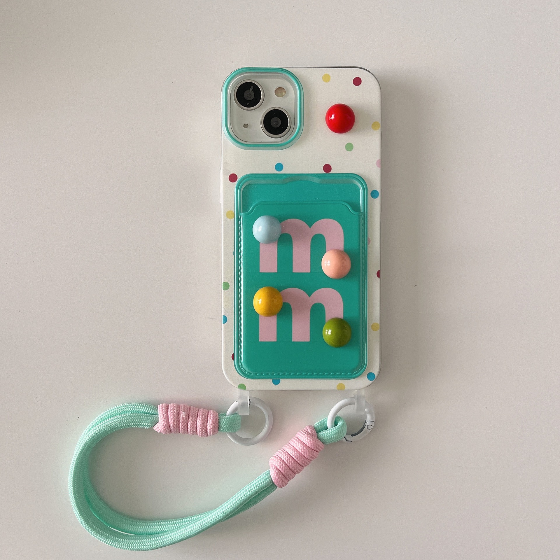 Paquete de tarjeta de frijol de color M tridimensional Apple 16promax agujero de cordón 15/14pro funda para teléfono móvil para IPhone13/15