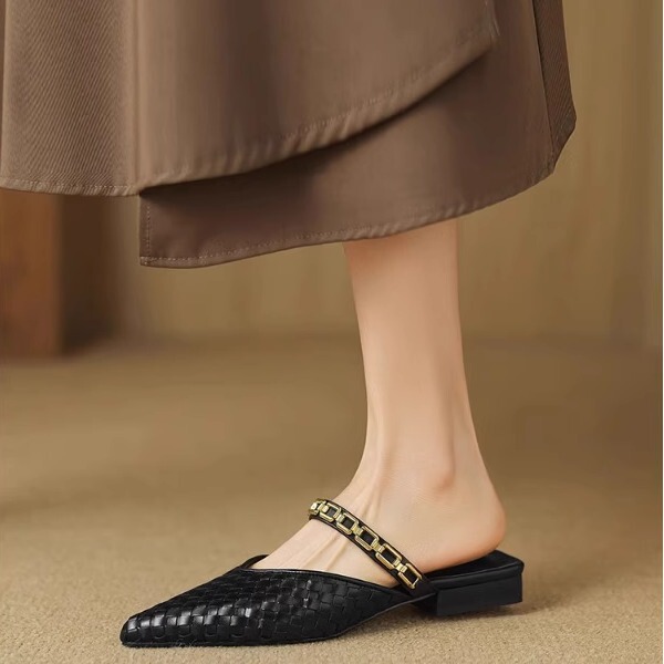 Summer 2025 Chain Flat Sandals and Slippers with Pointed Low Heel for Women Wearing Woven Baotou Mueller Half Slippers Summer 2025 Chain Flat Sandals and Slippers with Pointed Low Heel for Women Wearing Woven Baotou Mueller Half Slippers